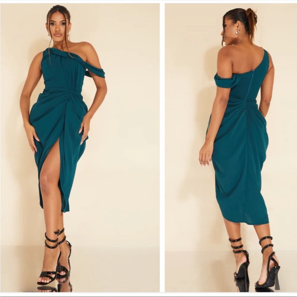 NWT PREETY LITTLE THING EMERALD GREEN ASYMMETRIC  STRAP DRAPED DRESS❣️